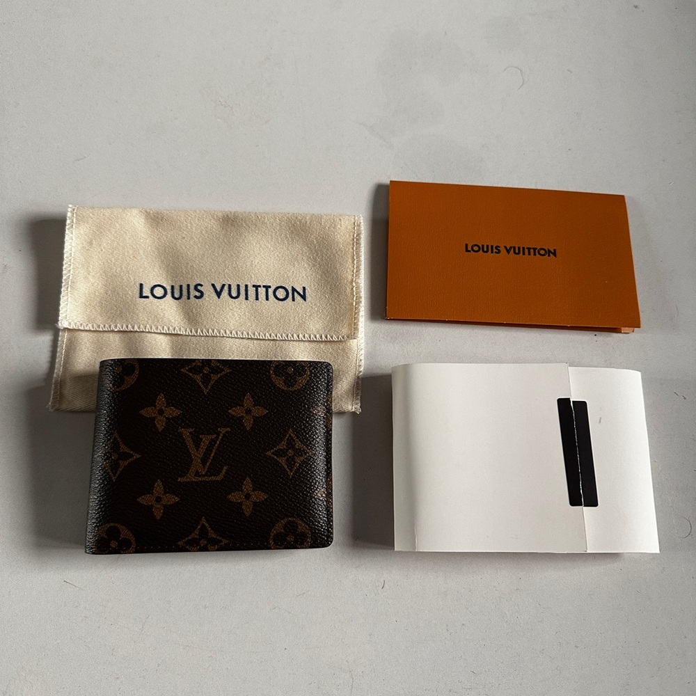 Authentic Louis Vuitton Mens Monogram Wallet